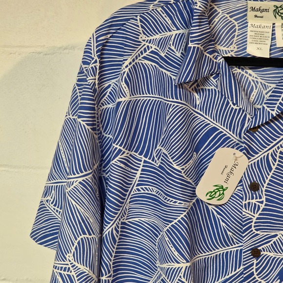 NWT Makani Hawaii Men XL Blue Banana Leaf Print 100% Microfiber Button Up Soft - Picture 2 of 9